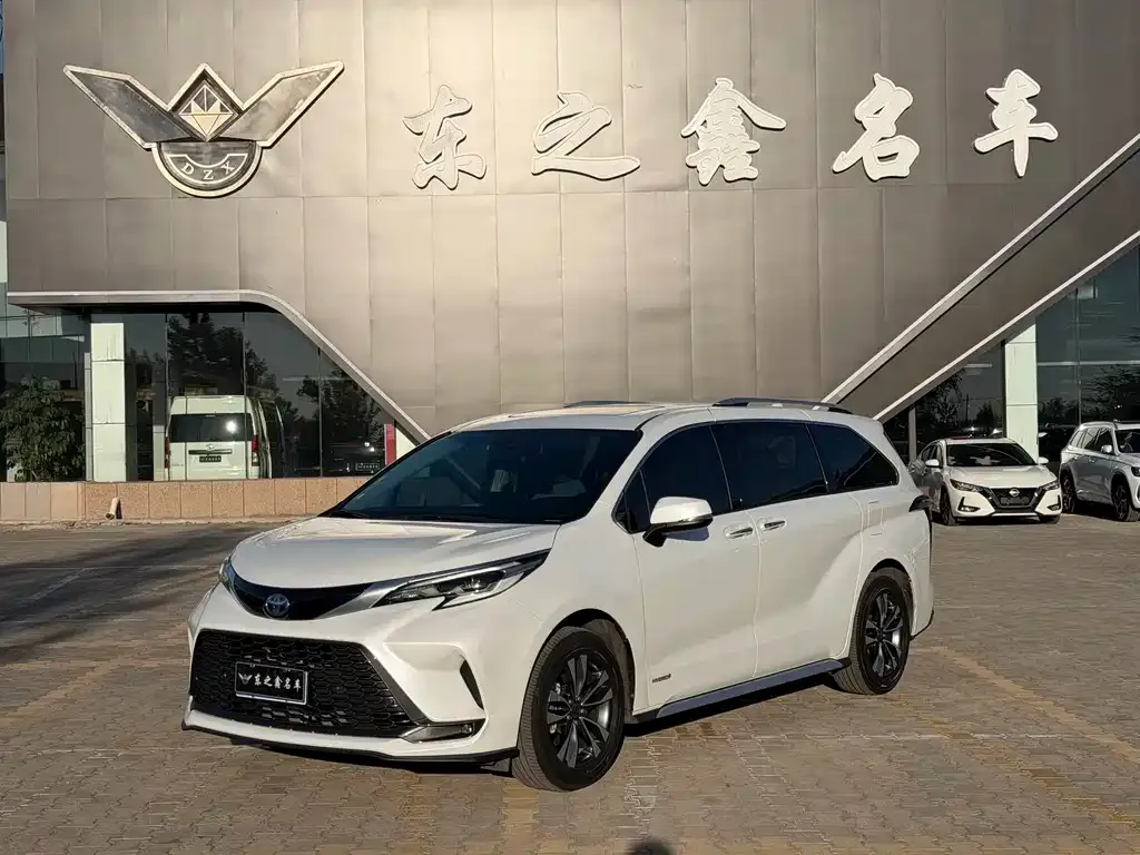Toyota Granvia — фото 1