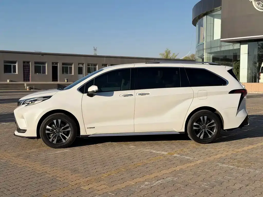 Toyota Granvia — фото 8