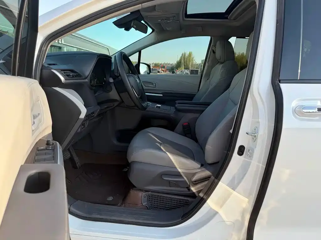Toyota Granvia — фото 9