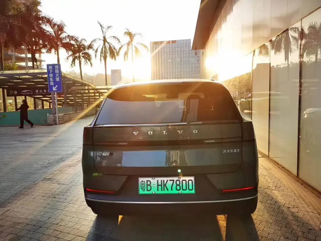 Volvo XC70 Plug-in Hybrid — фото 4