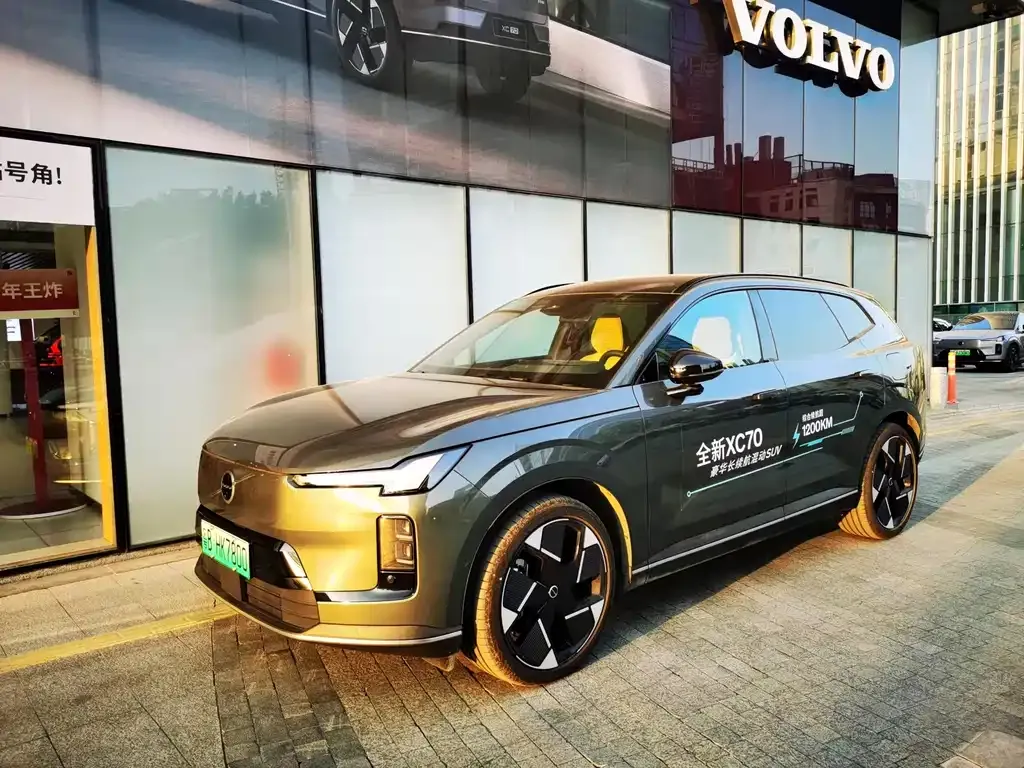 Volvo XC70 Plug-in Hybrid — фото 8