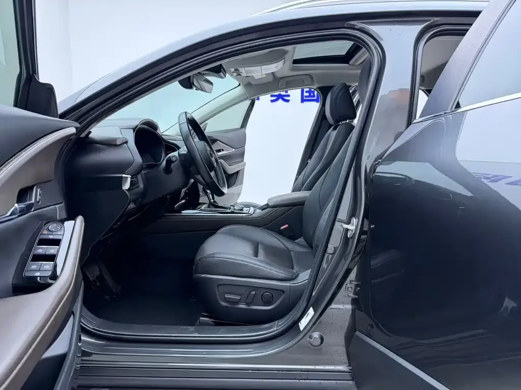 Mazda CX-30 — фото 10