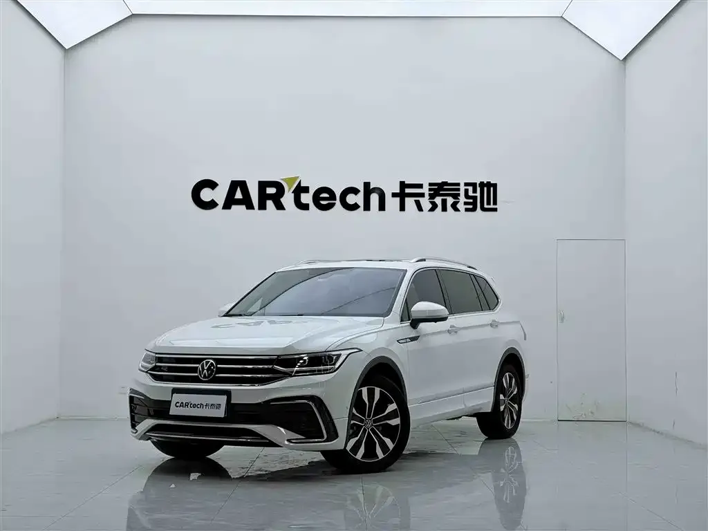 Volkswagen Tiguan L — фото 1