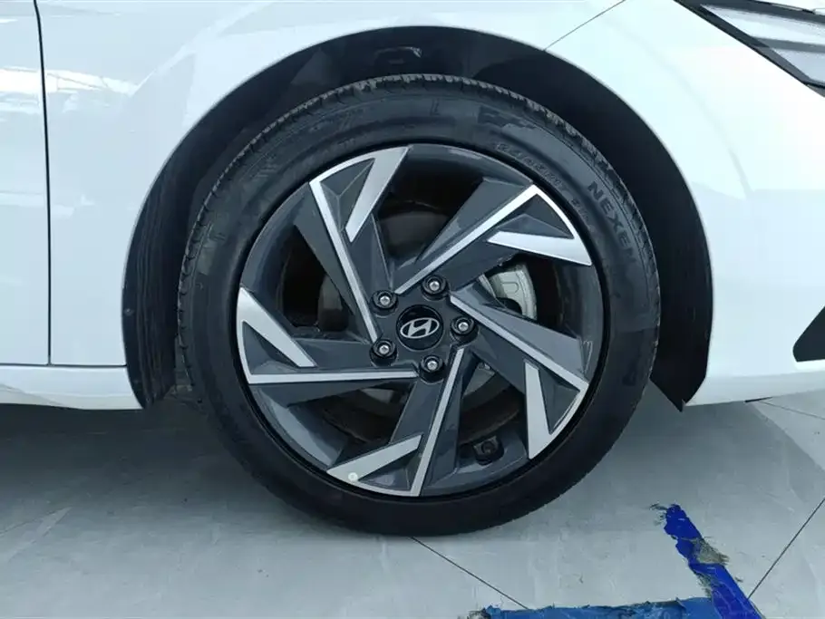 Hyundai Elantra — фото 3