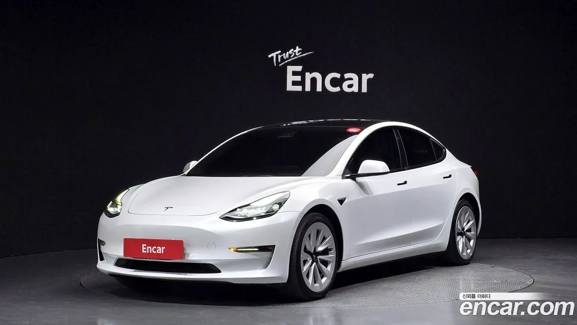 Tesla Model 3 — фото 1