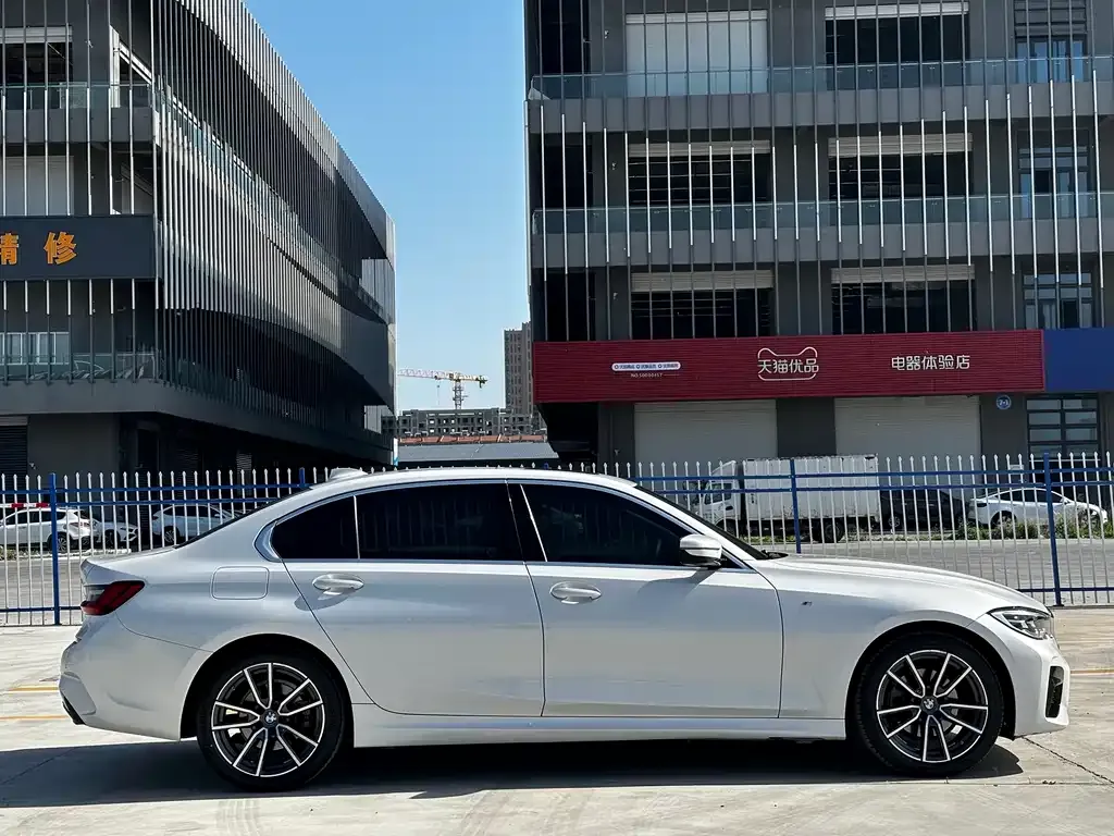 BMW 3 Series 2022 из CN, фото 9