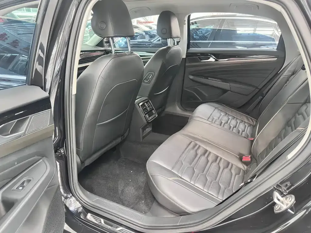 Volkswagen Passat 2021 из CN, фото 6