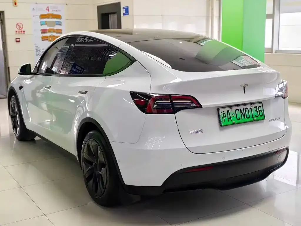 Tesla Model Y — фото 4