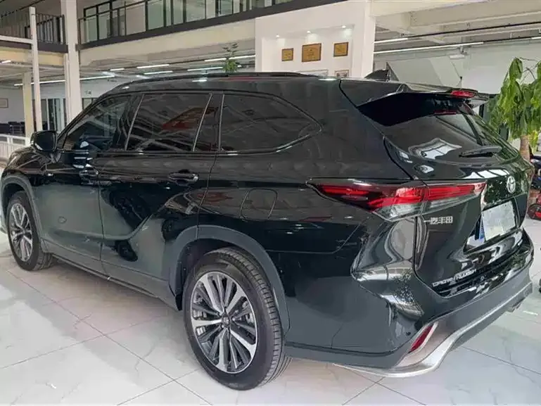 Toyota Crown Kluger 2024 из CN, фото 6