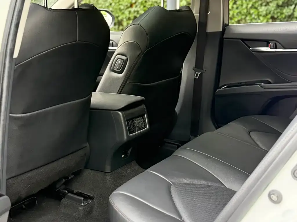 Toyota Camry 2023 из CN, фото 2