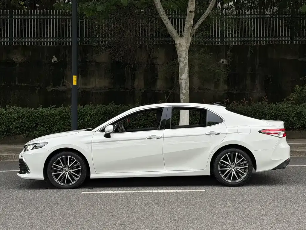 Toyota Camry 2023 из CN, фото 10