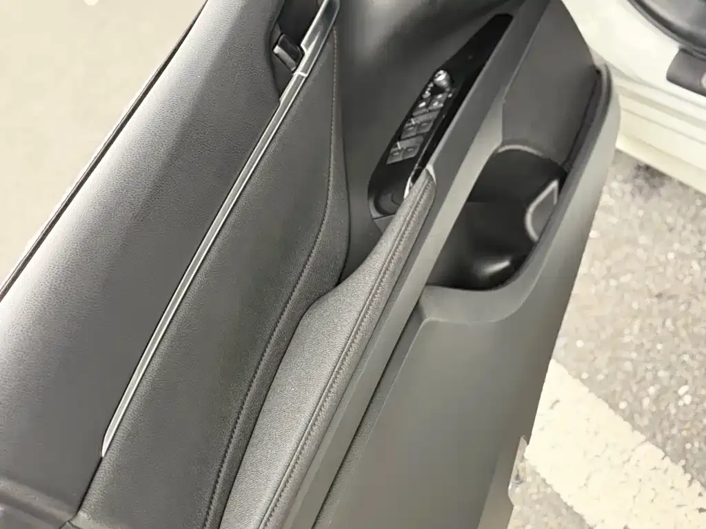 Toyota Camry 2023 из CN, фото 8