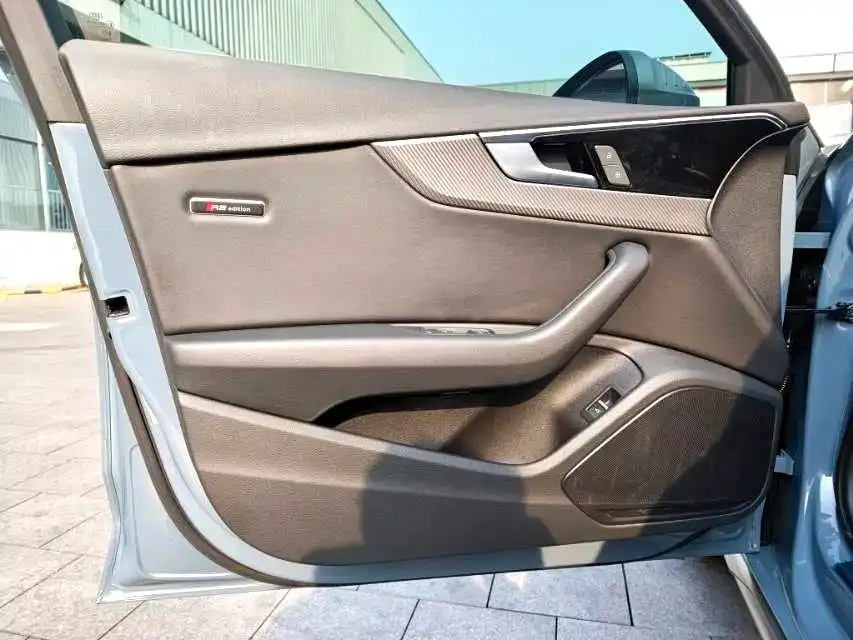 Audi A4L 2022 из CN, фото 9