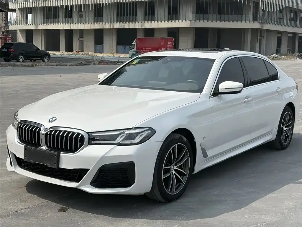 BMW 5 Series — фото 1