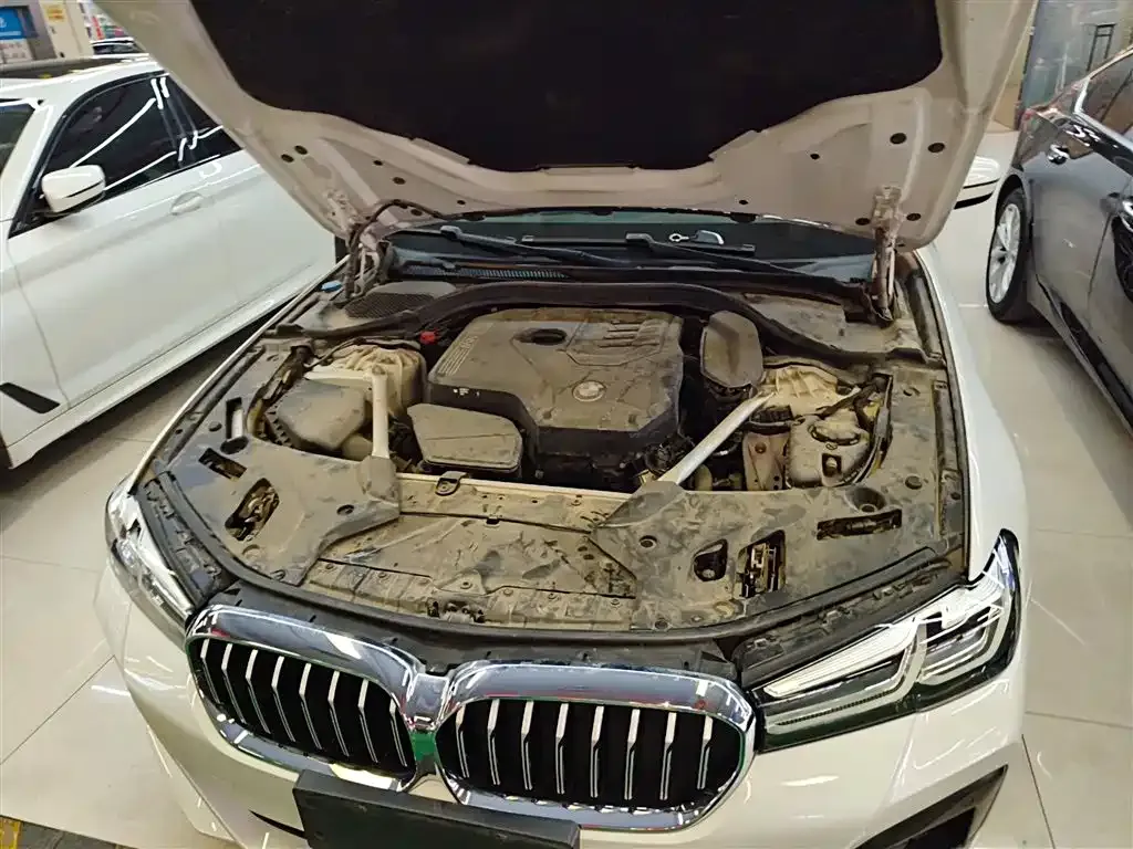 BMW 5 Series — фото 10