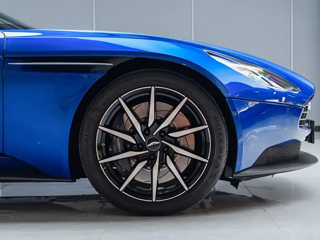 Aston Martin DB11 2024 из CN, фото 4