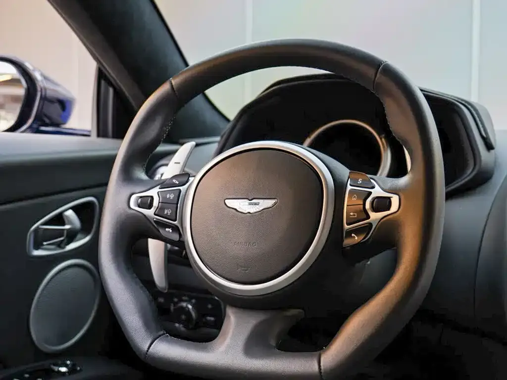 Aston Martin DB11 2024 из CN, фото 5