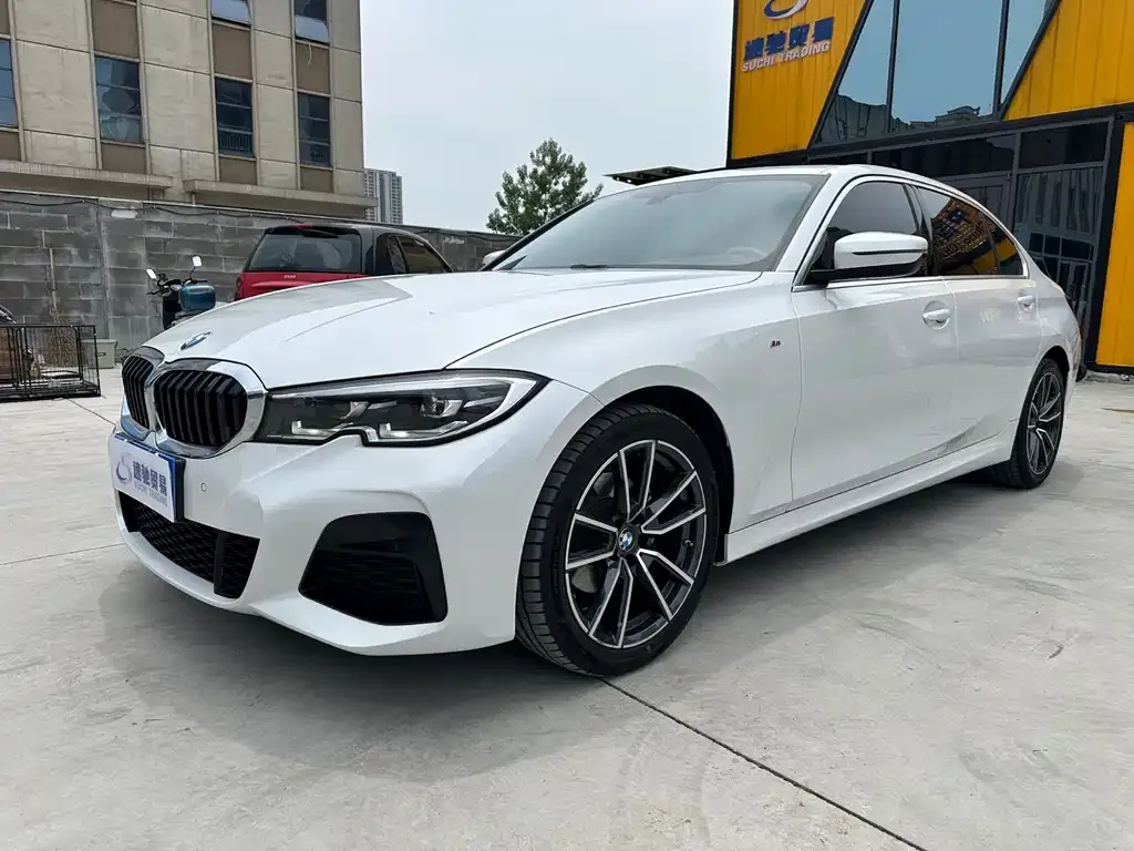 BMW 3 Series 2022 из CN, фото 1