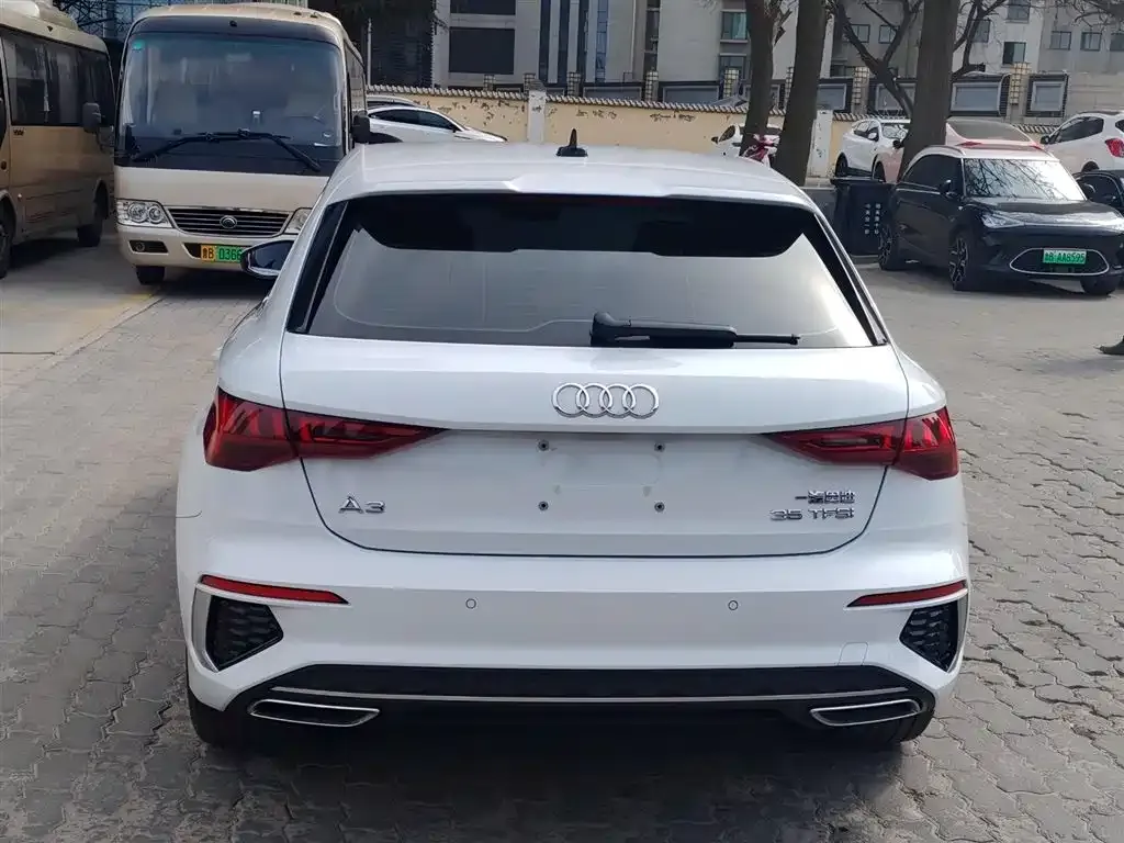 Audi A3 2023 из CN, фото 2