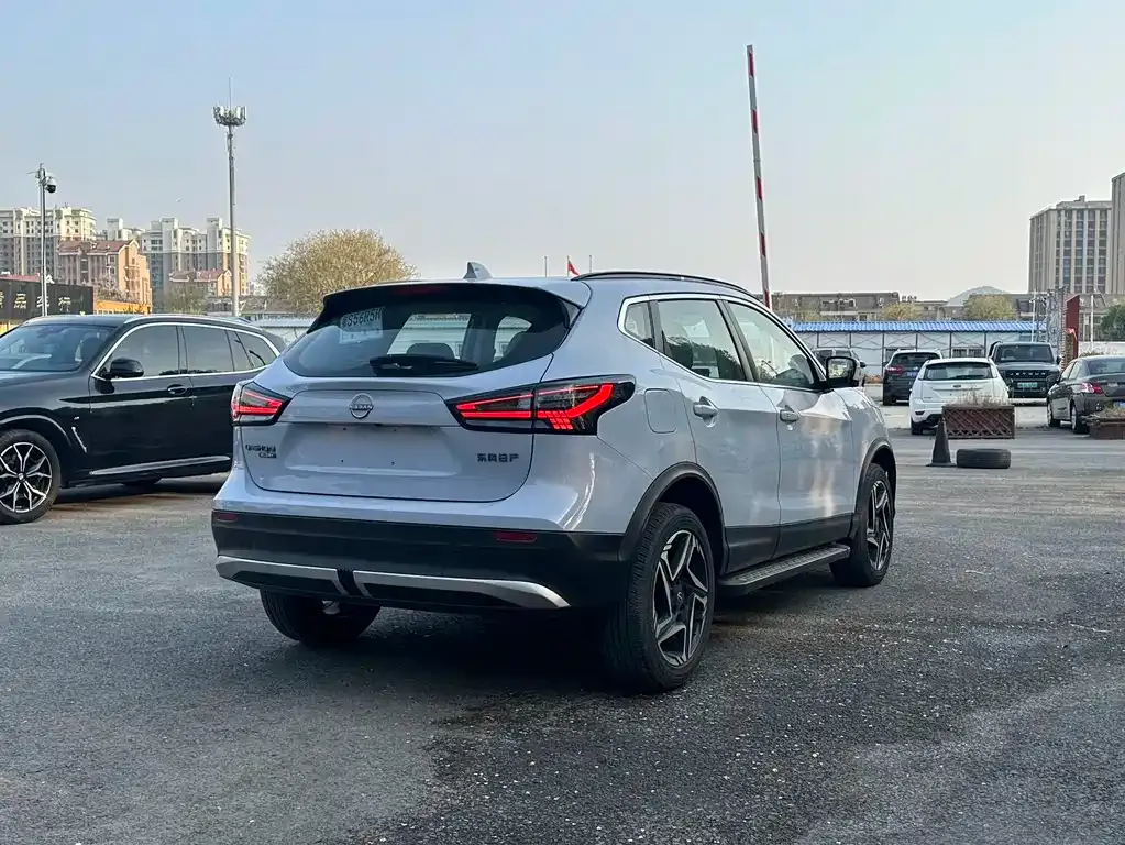 Nissan Qashqai — фото 4