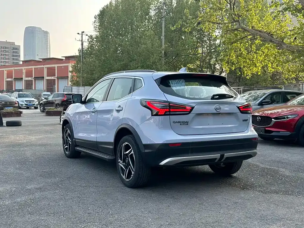 Nissan Qashqai — фото 7