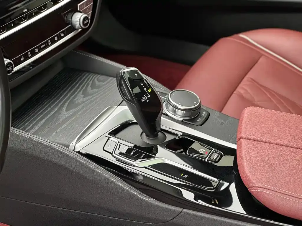 BMW 5 Series — фото 10