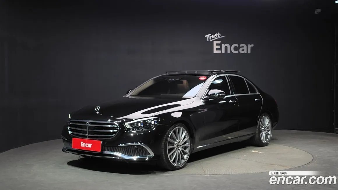 Mercedes-Benz E-Class — фото 1