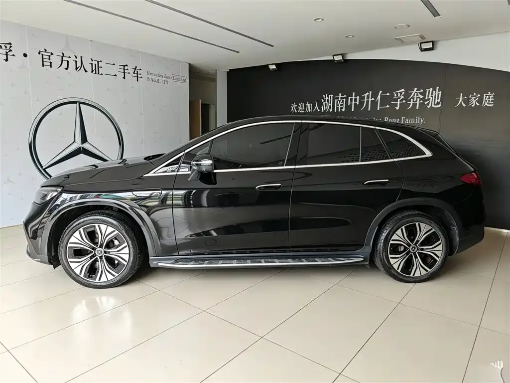 Mercedes-Benz EQE SUV — фото 4