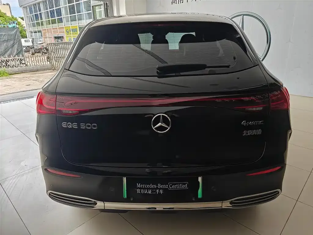 Mercedes-Benz EQE SUV — фото 7