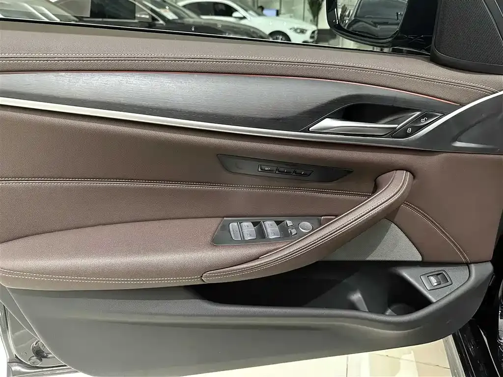 BMW 5 Series — фото 10