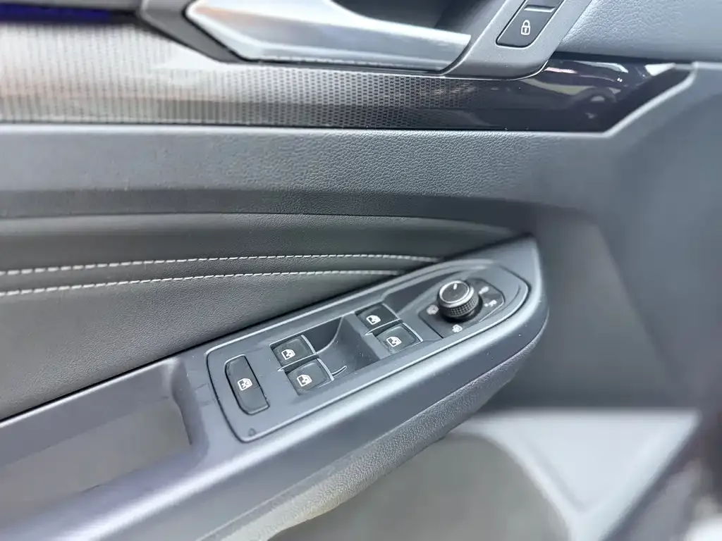 Volkswagen Golf 2021 из CN, фото 9