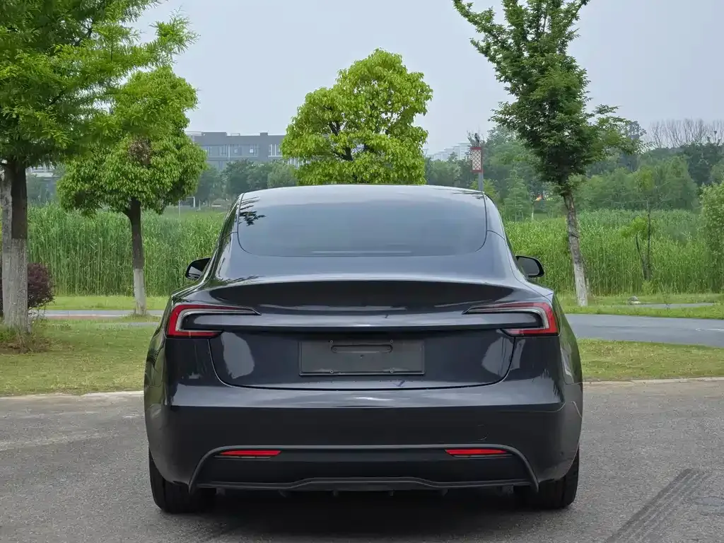 Tesla Model 3 — фото 9