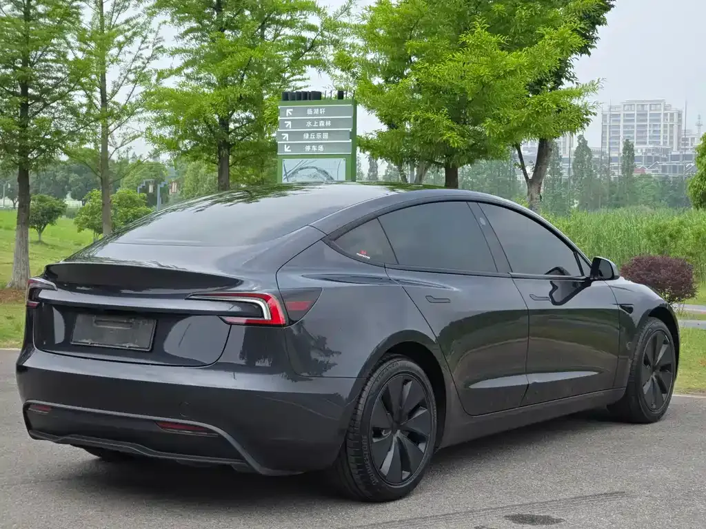 Tesla Model 3 — фото 10