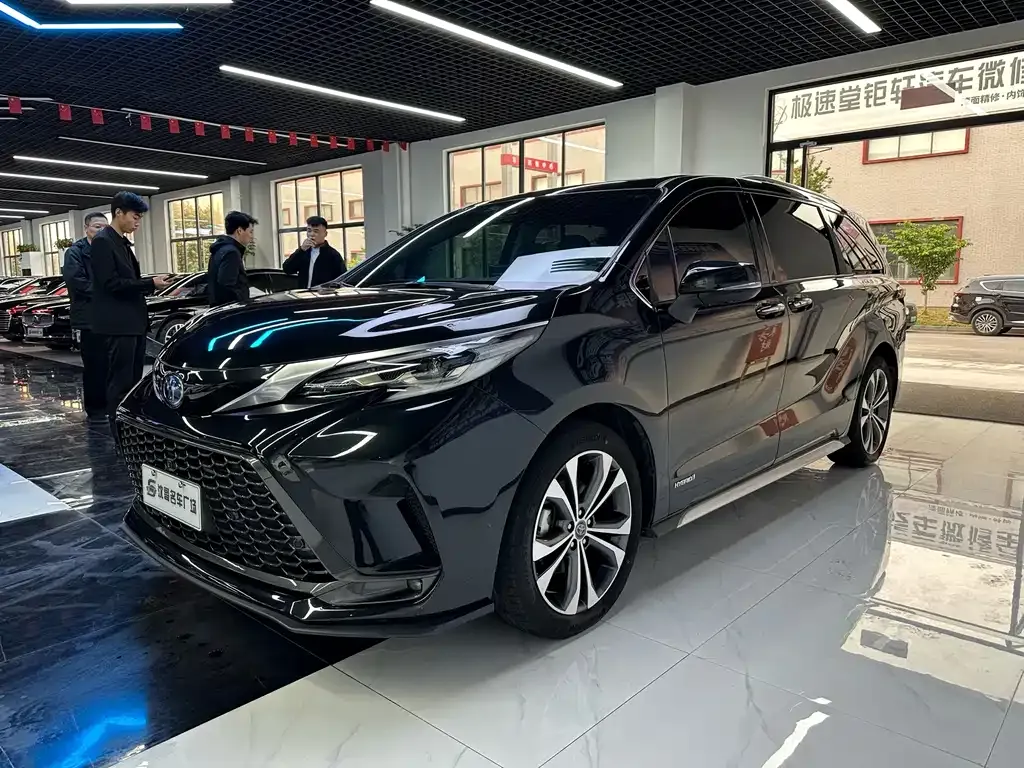 Toyota Granvia — фото 1
