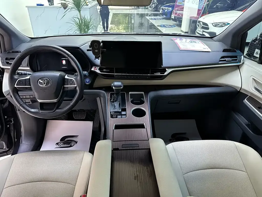 Toyota Granvia — фото 6