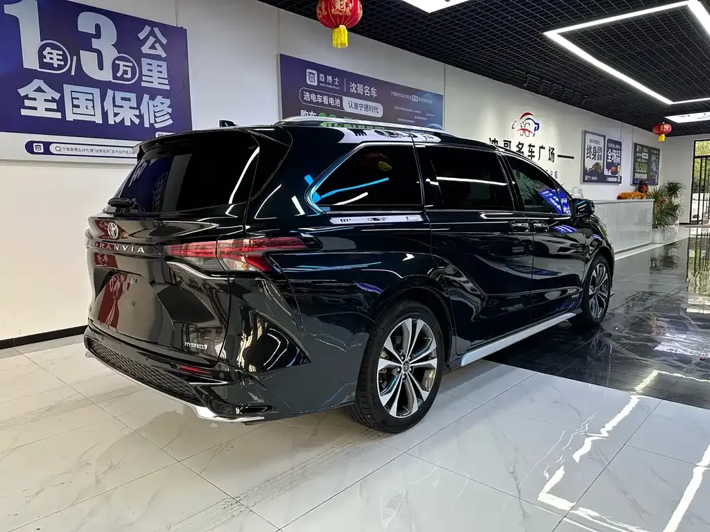 Toyota Granvia — фото 4