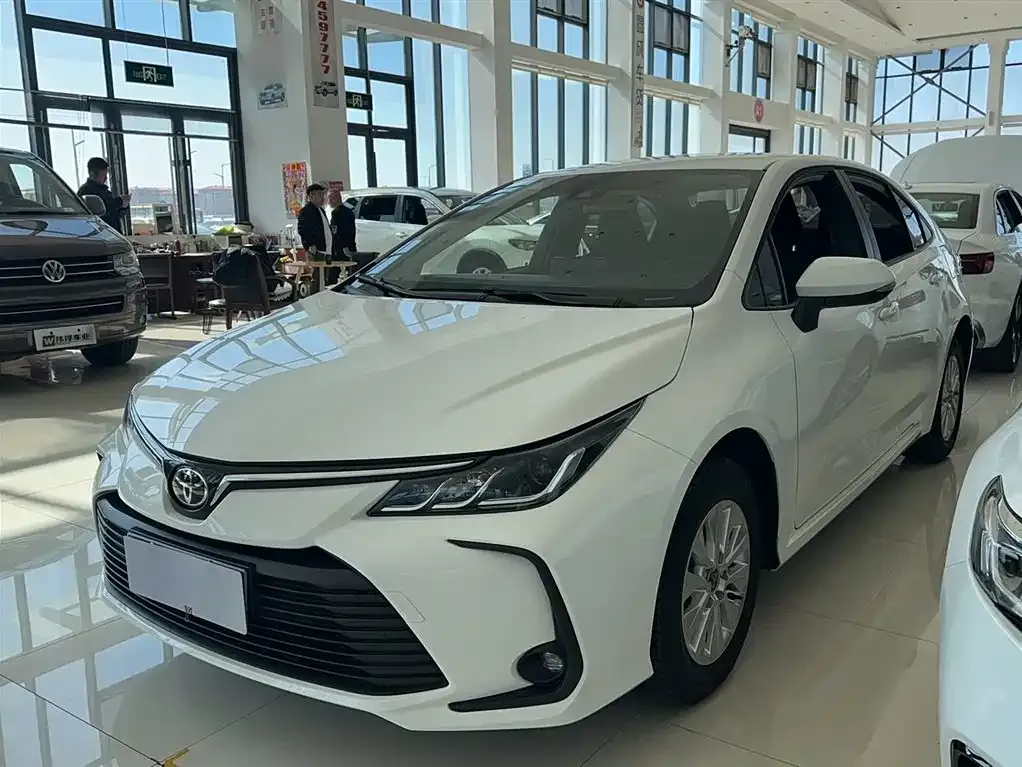 Toyota Corolla — фото 1