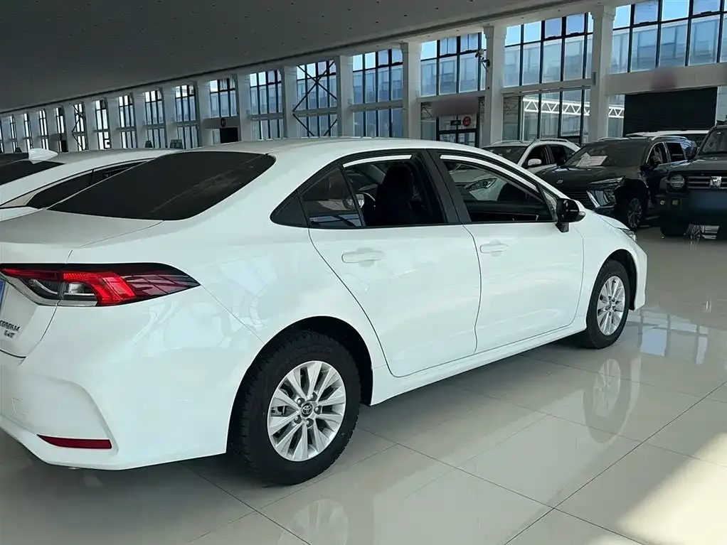 Toyota Corolla — фото 9