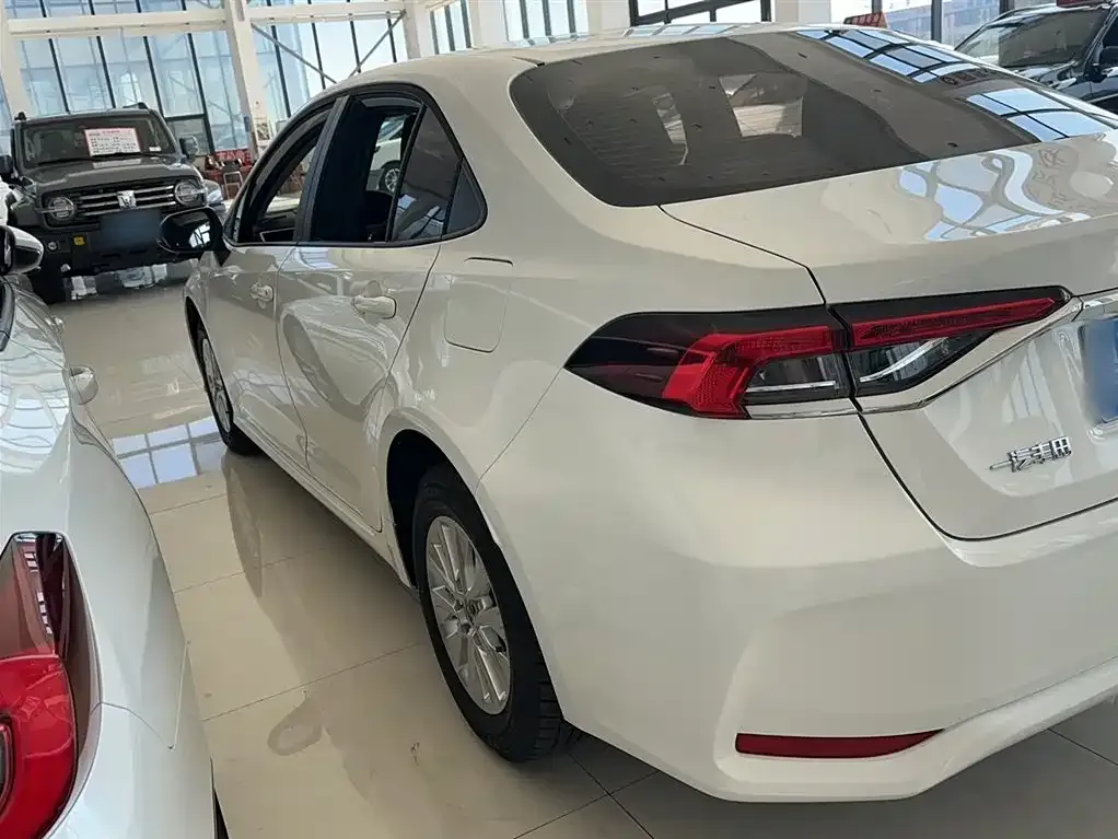 Toyota Corolla — фото 4