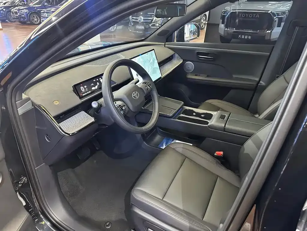 Toyota Platinum 3X 2026 из CN, фото 3
