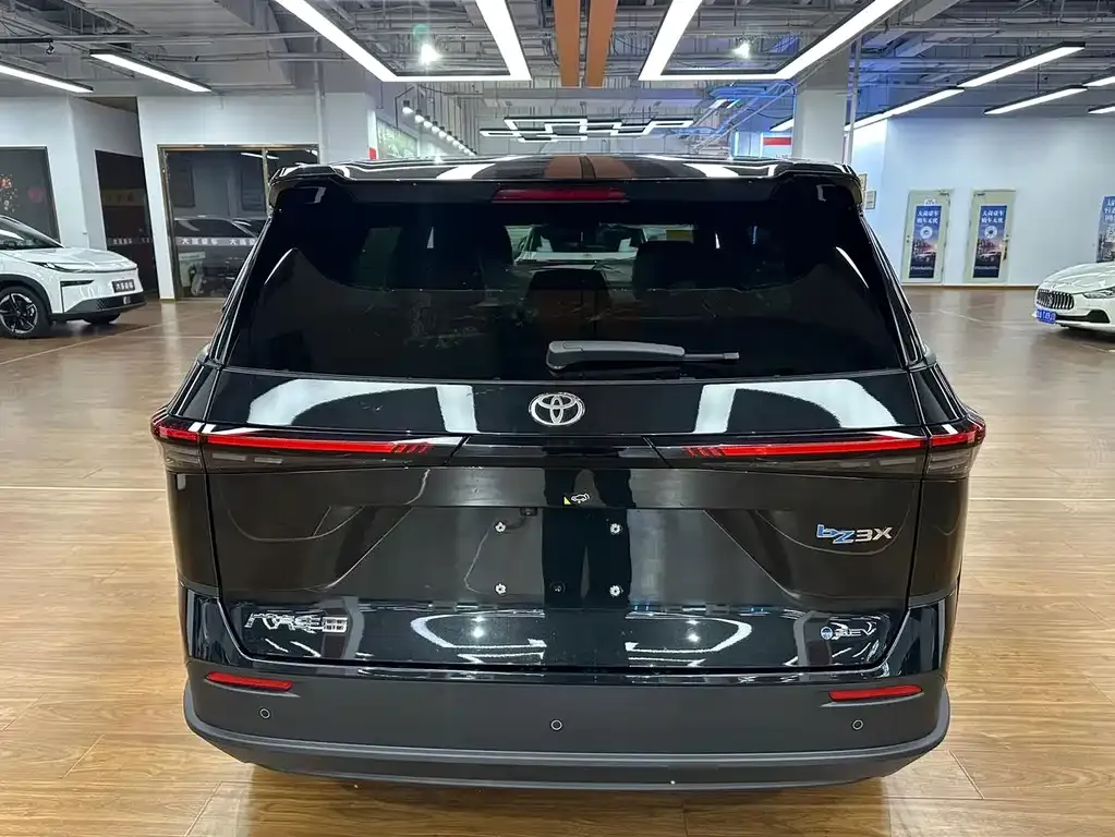 Toyota Platinum 3X 2026 из CN, фото 2