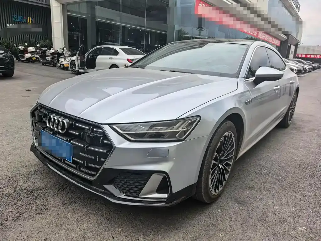 Audi A7L — фото 1