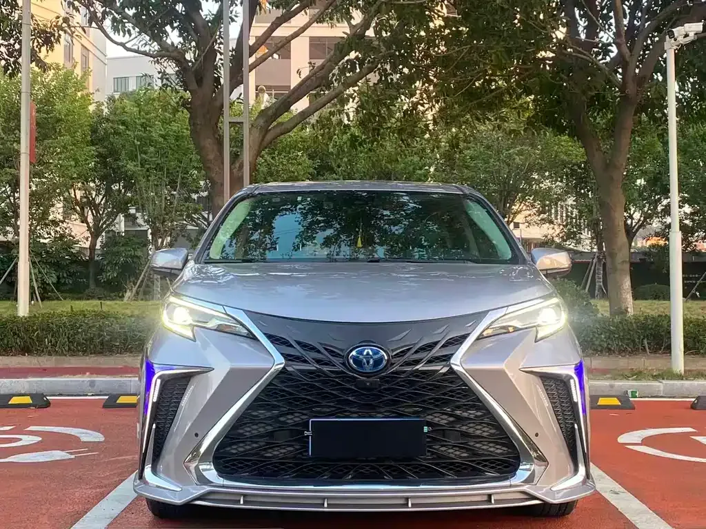 Toyota Sienna — фото 6