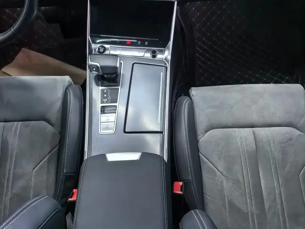 Audi A6L 2024 из CN, фото 2