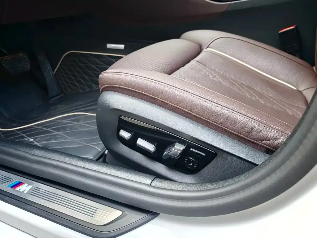 BMW 5 Series 2023 из CN, фото 8