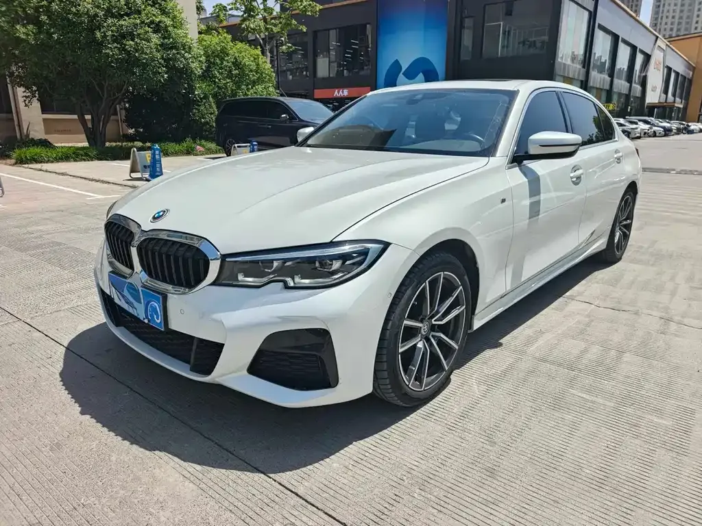 BMW 3 Series 2022 из CN, фото 1