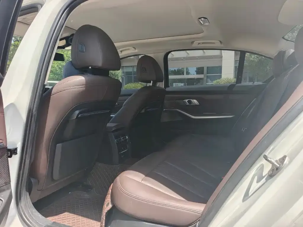 BMW 3 Series 2022 из CN, фото 9