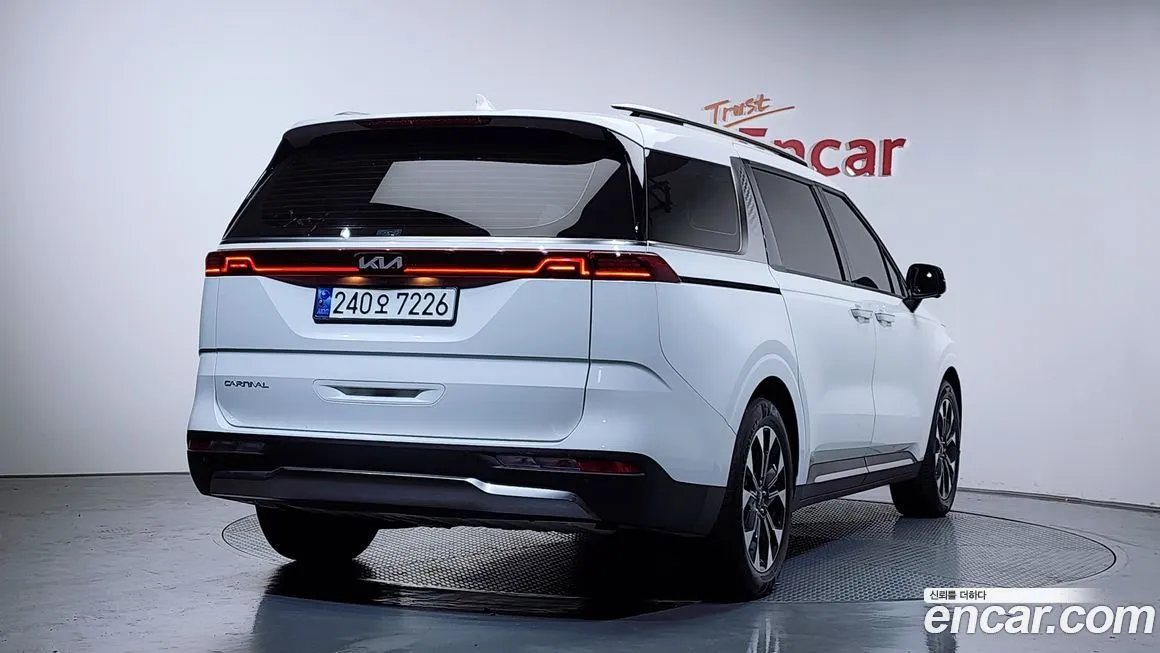 Kia Carnival — фото 4