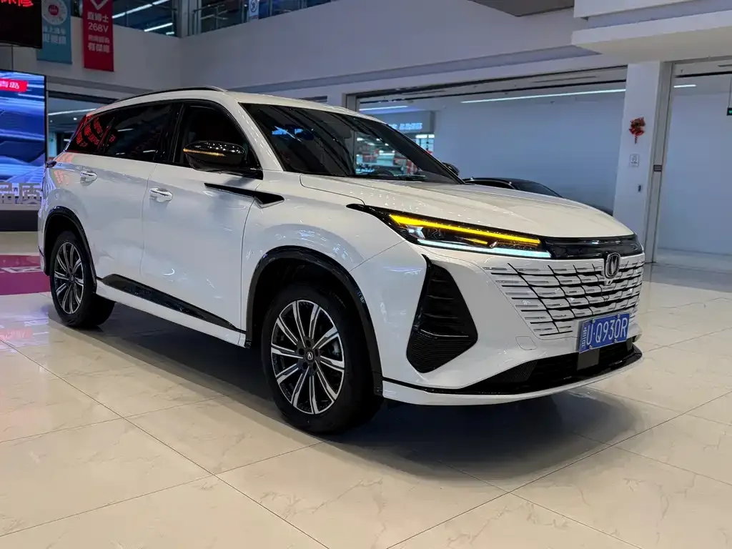 Changan CS75PLUS — фото 3