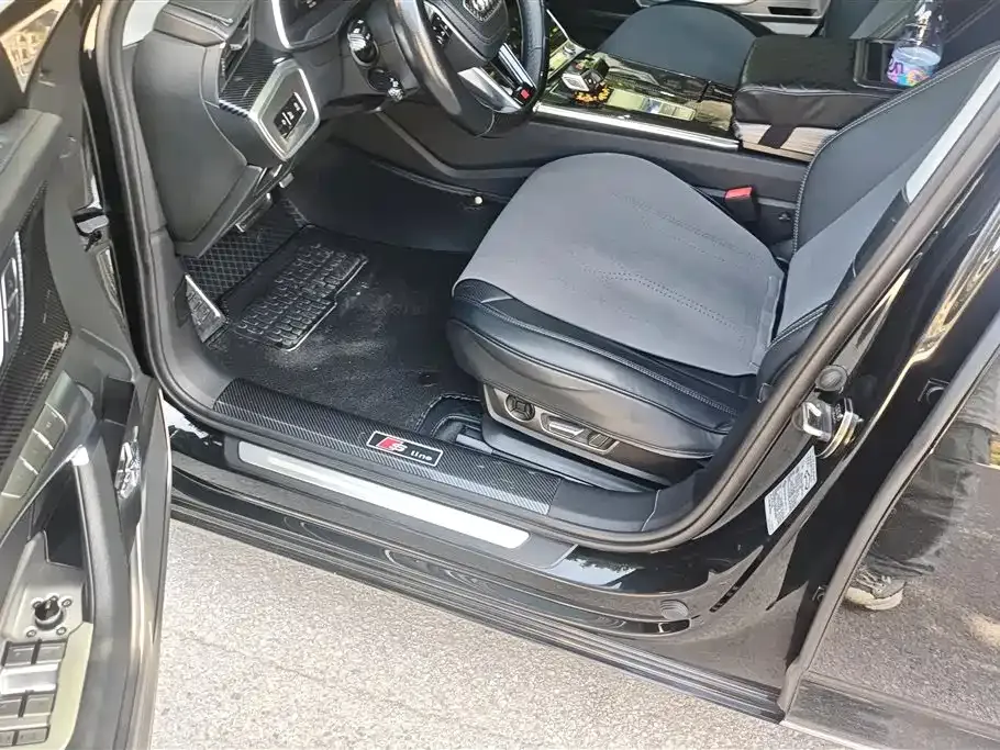 Audi A6L 2024 из CN, фото 3